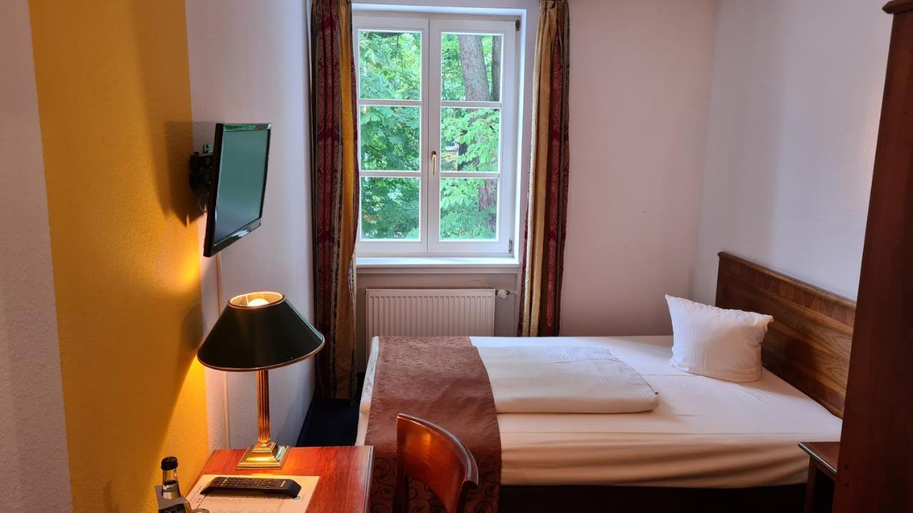 Hotel Koenigin Olga 엘반겐 외부 사진